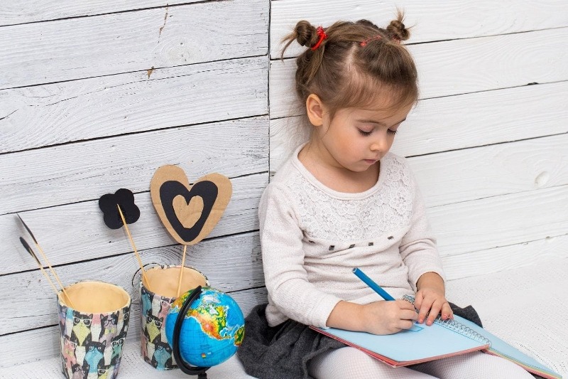 как научить ребенка красиво писать